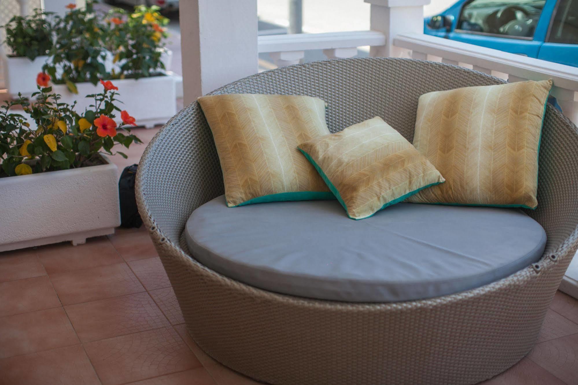 Hostal Los Pinos Es Cana Eksteriør billede