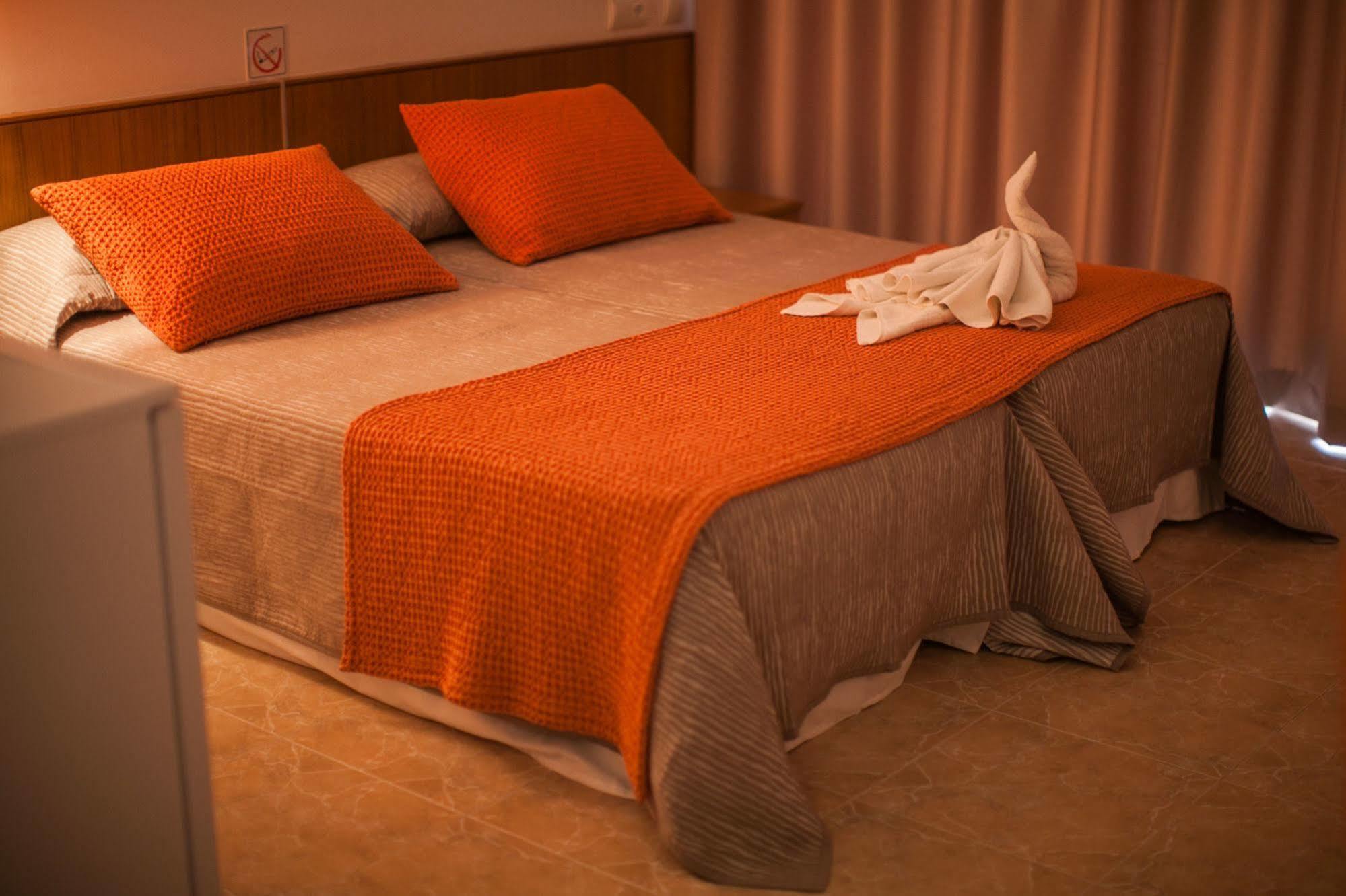 Hostal Los Pinos Es Cana Eksteriør billede