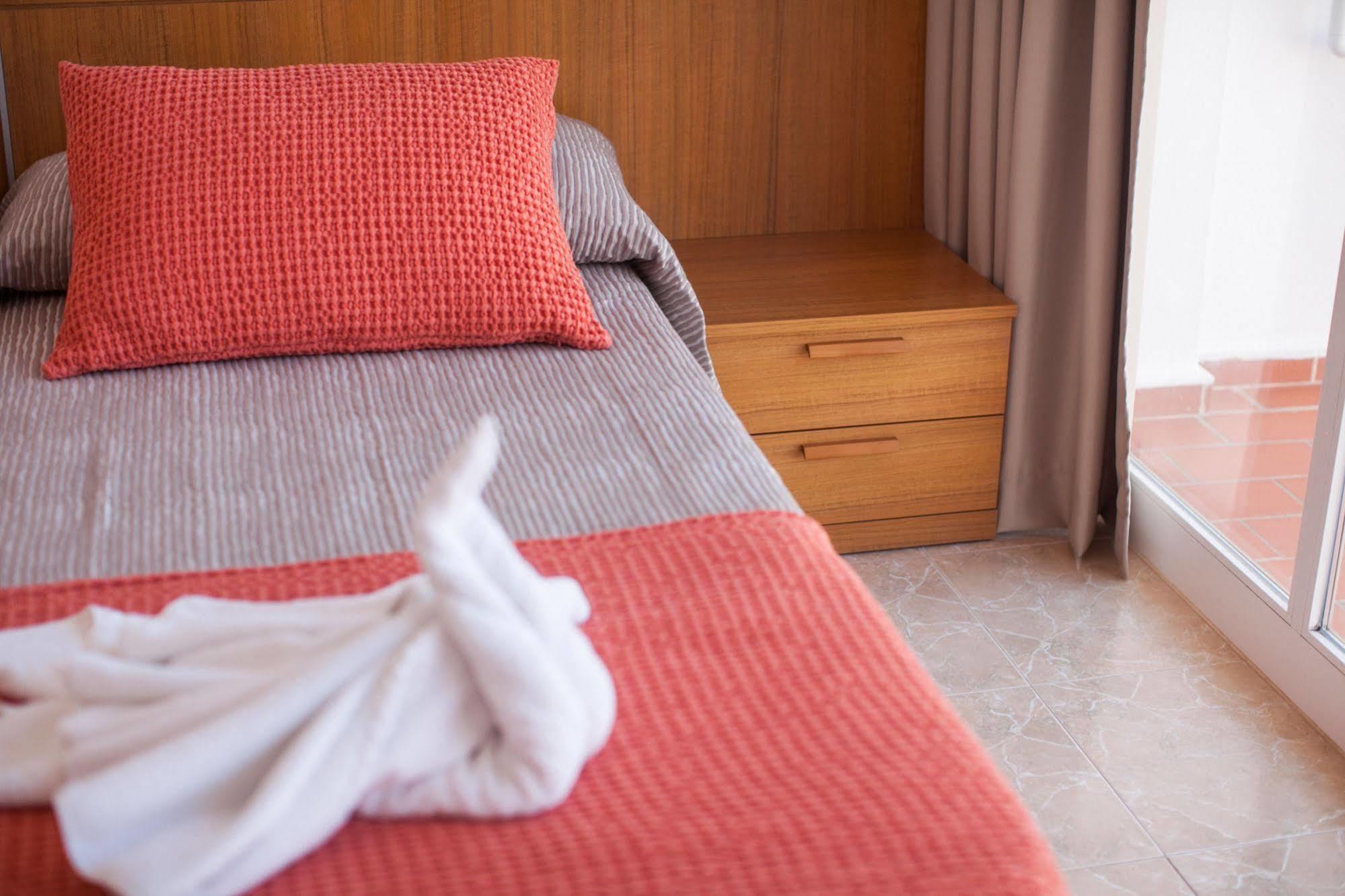Hostal Los Pinos Es Cana Eksteriør billede