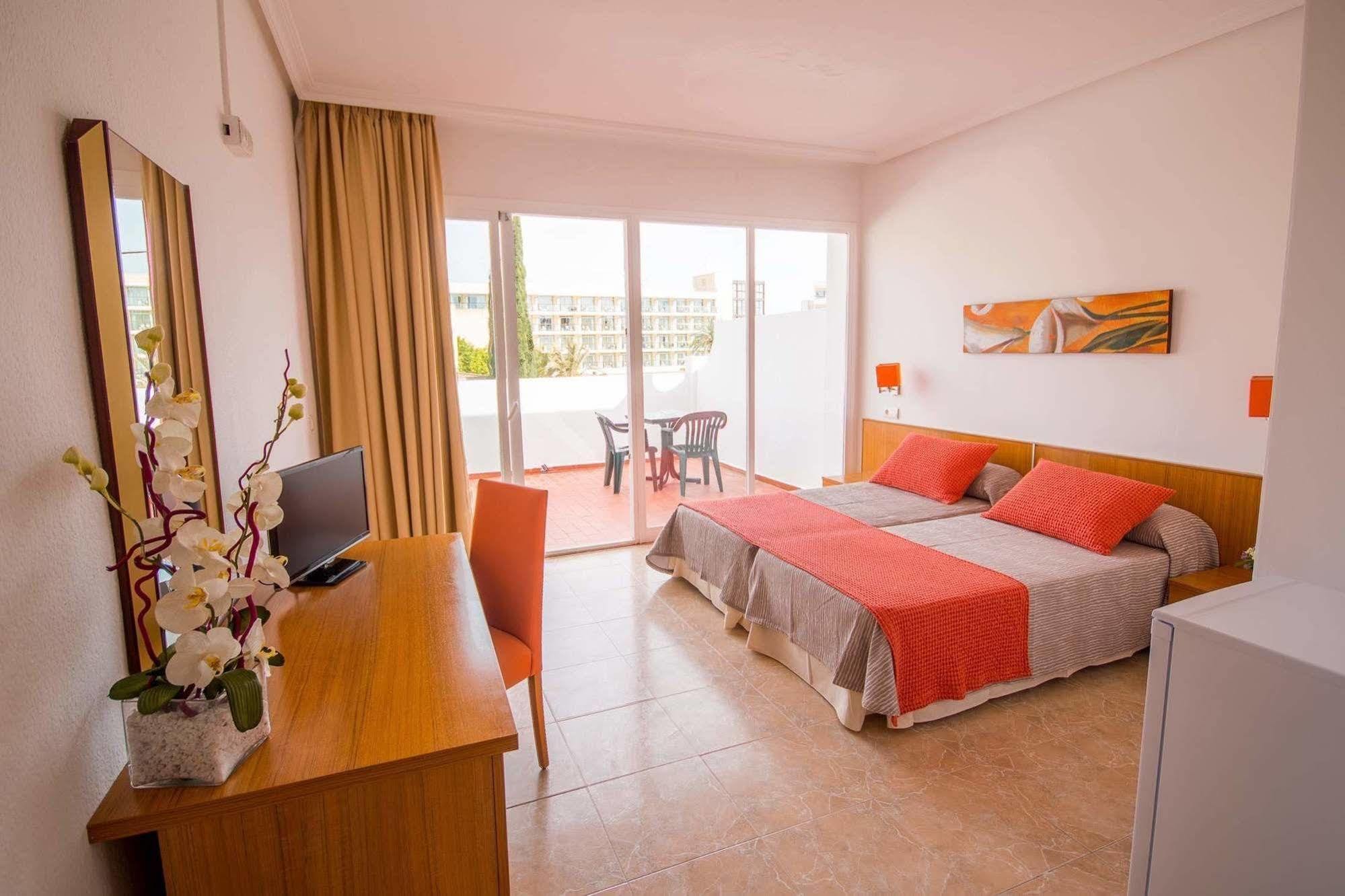 Hostal Los Pinos Es Cana Eksteriør billede