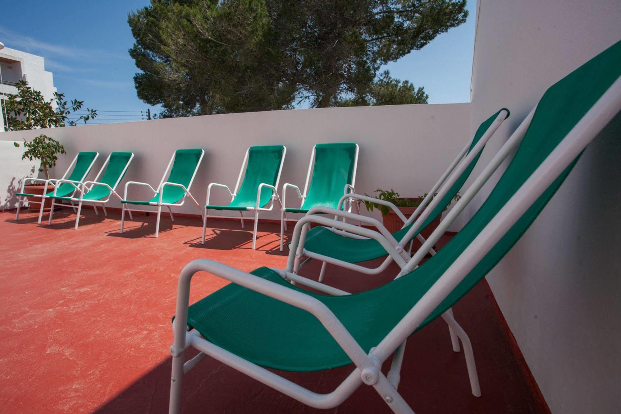 Hostal Los Pinos Es Cana Eksteriør billede