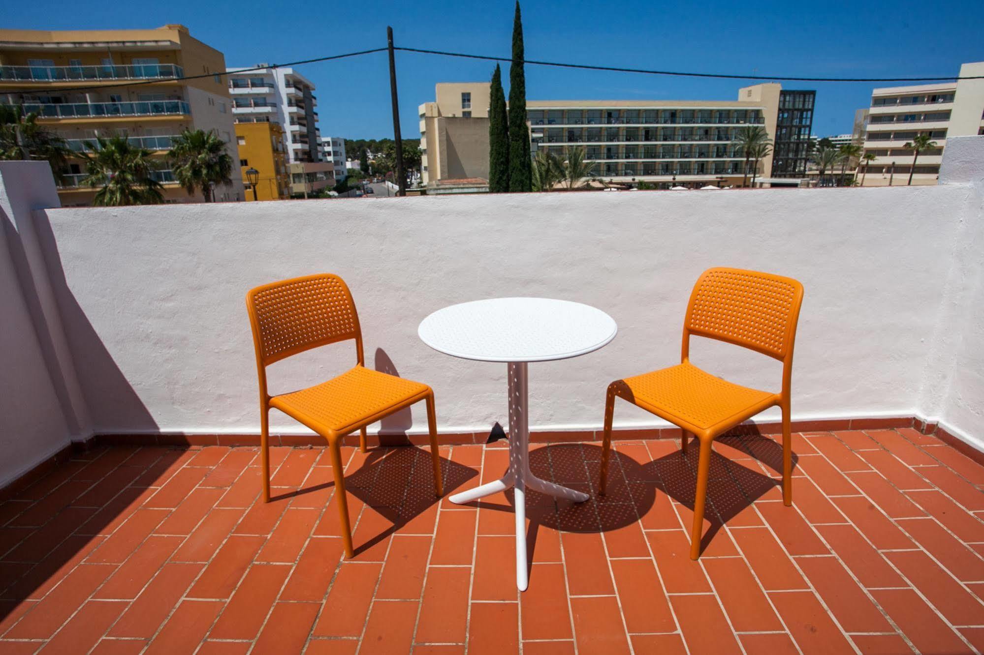 Hostal Los Pinos Es Cana Eksteriør billede